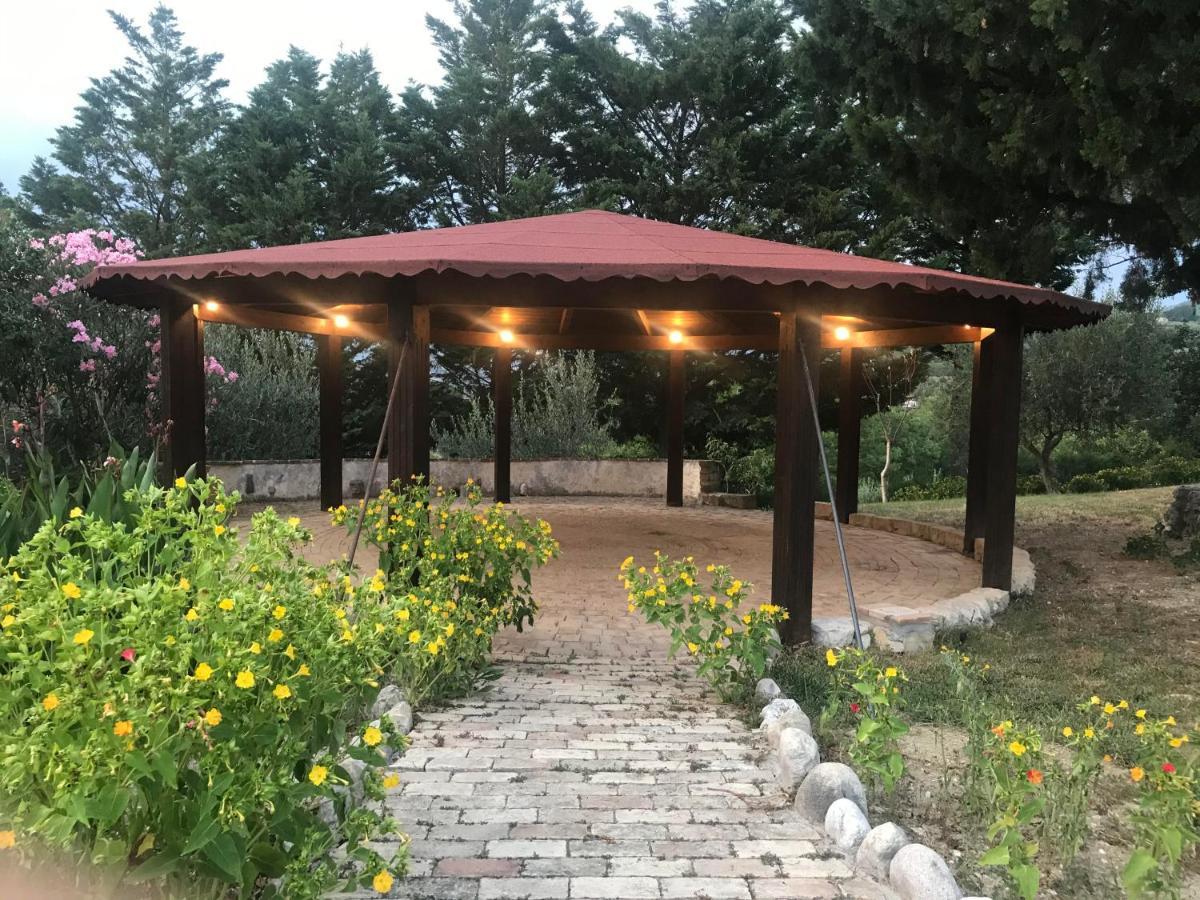 Hotel Lo Smeraldo Roccavivara Екстериор снимка