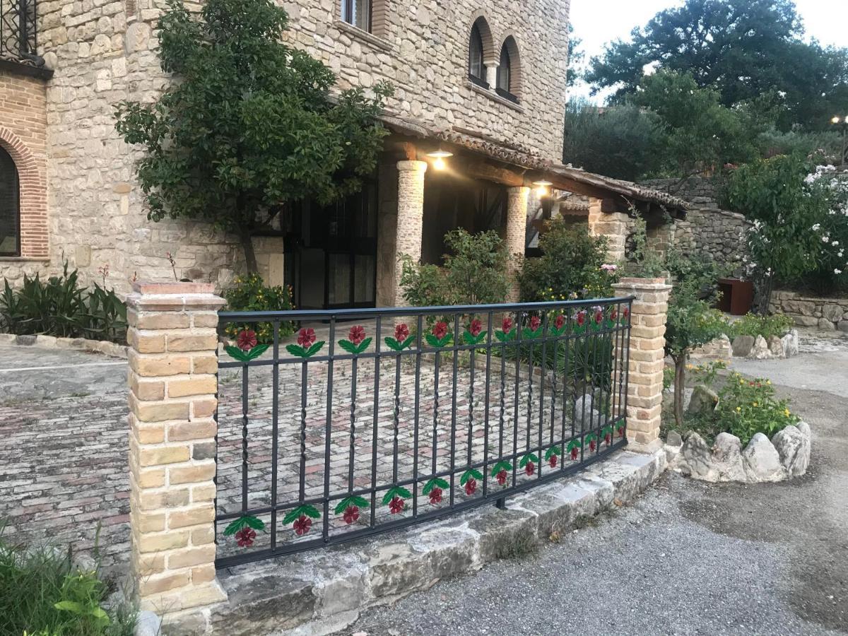 Hotel Lo Smeraldo Roccavivara Екстериор снимка