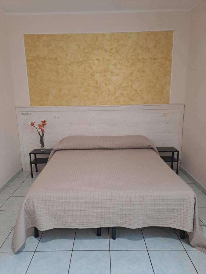 Hotel Lo Smeraldo Roccavivara Екстериор снимка
