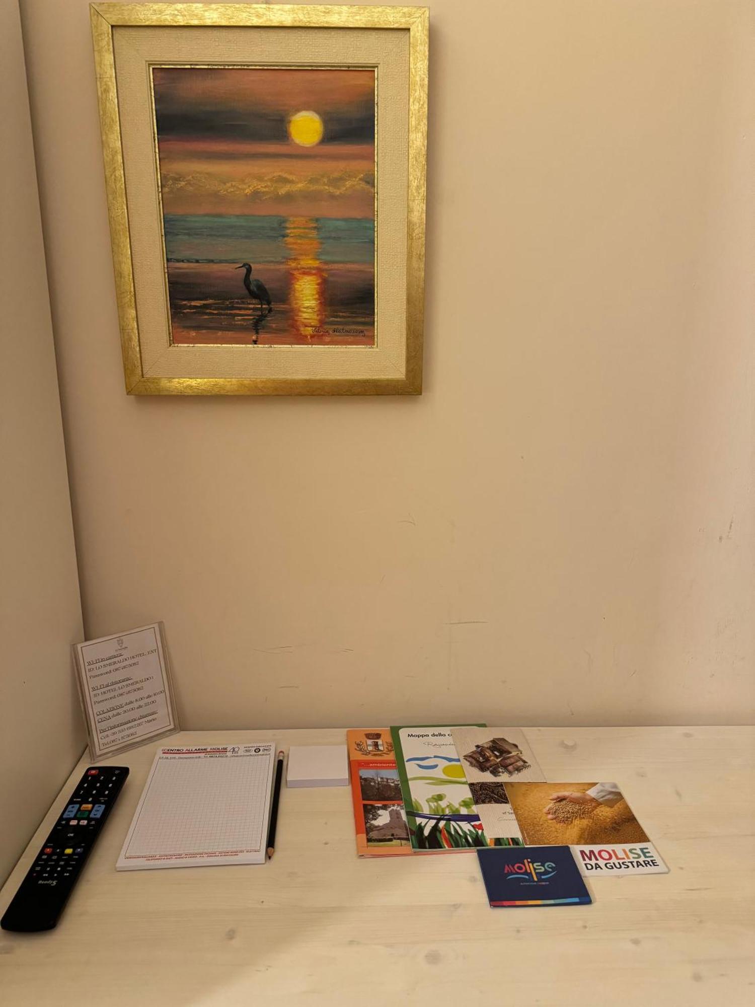 Hotel Lo Smeraldo Roccavivara Екстериор снимка