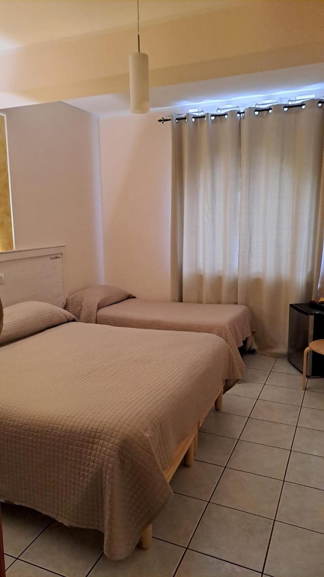 Hotel Lo Smeraldo Roccavivara Екстериор снимка