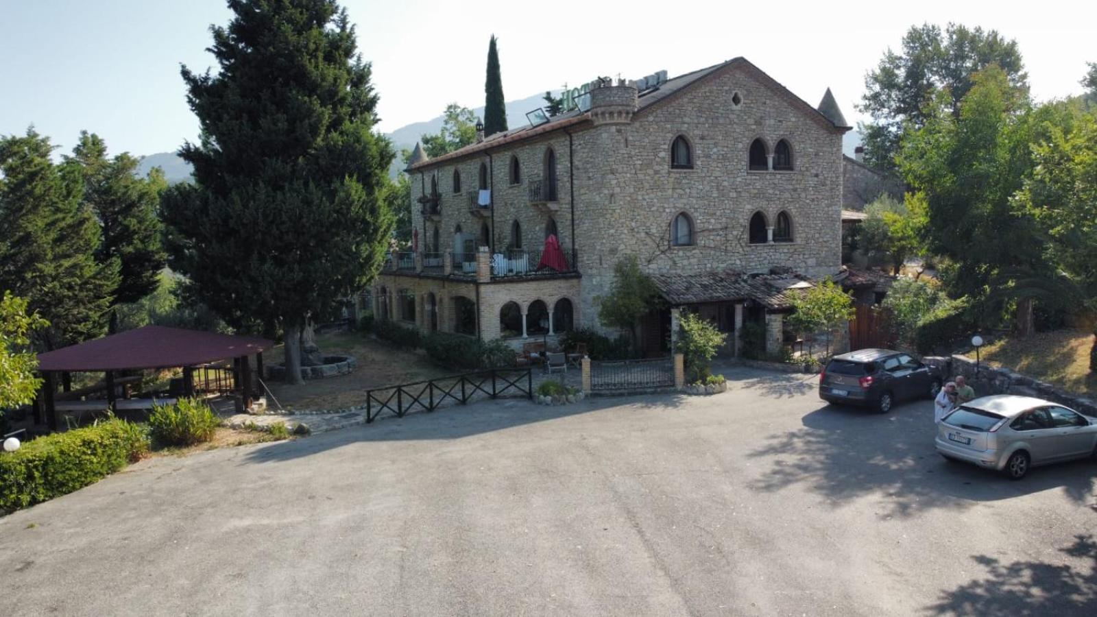 Hotel Lo Smeraldo Roccavivara Екстериор снимка