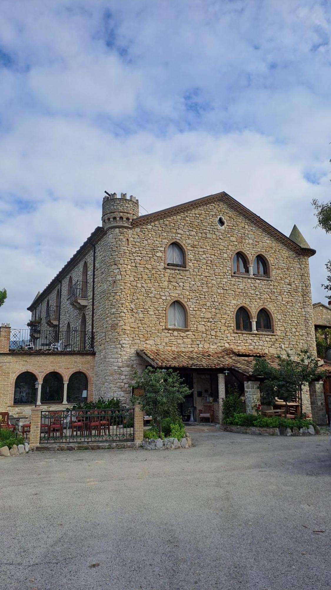 Hotel Lo Smeraldo Roccavivara Екстериор снимка